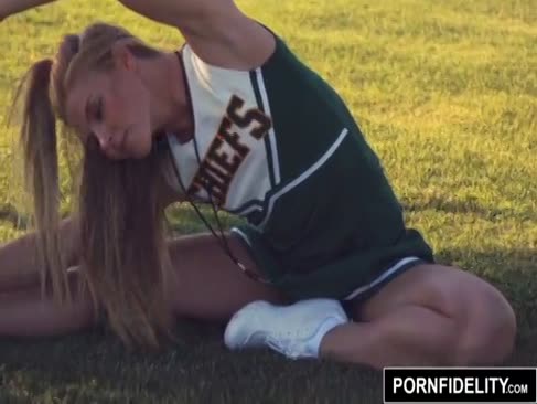 Pornfidelity cheerleader tramp nicole clitman jubel für creampie